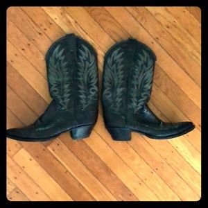 Cowboy boots, like new!